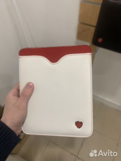 Чехлы на планшеты электронные книги