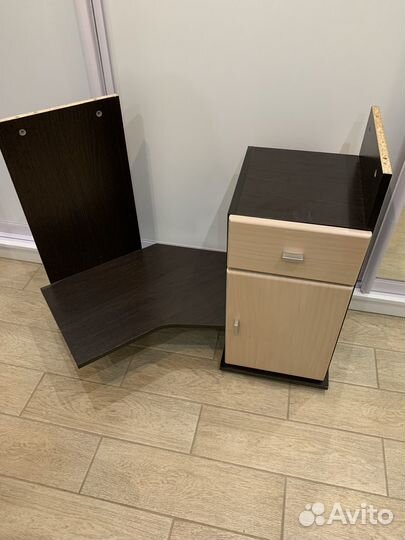 Компьютерный угловой стол 