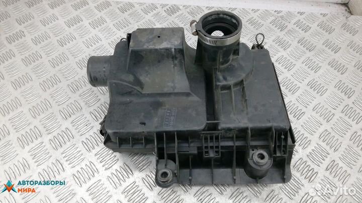 Корпус воздушного фильтра Toyota Prius 2 2006