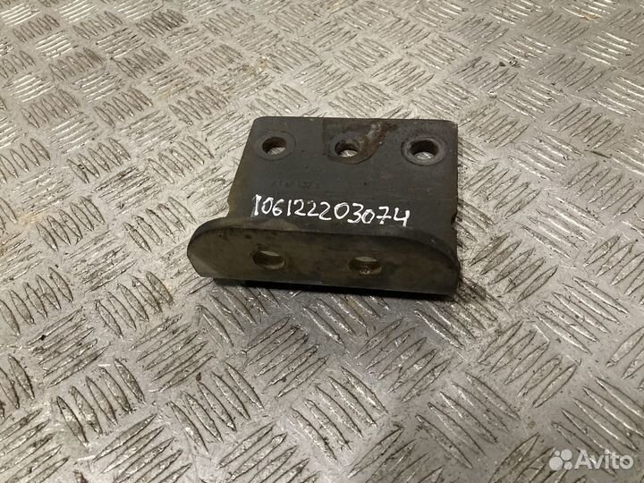 Кронштейн Volvo 21021373