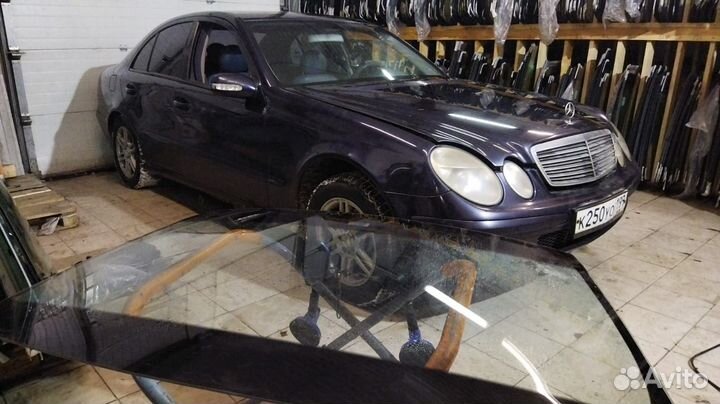 Лобовое стекло Mercedes w211