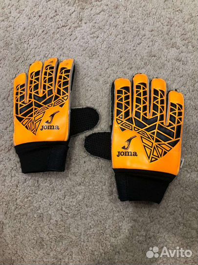 Вратарские перчатки