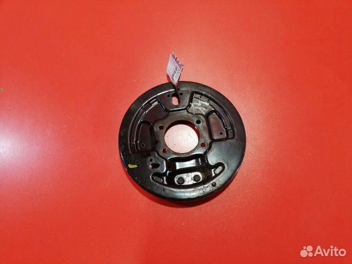 Тормозной щит задний правый Suzuki Escudo TD54W