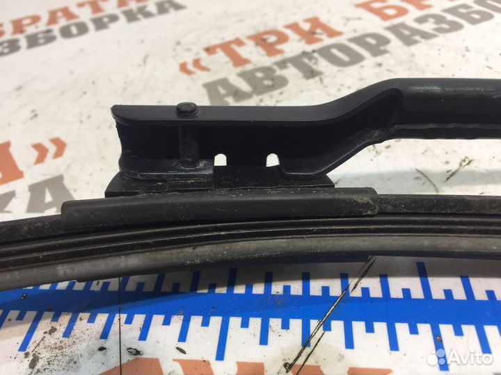 Ситроен С4 Пикассо Держатель дворника левый Лев