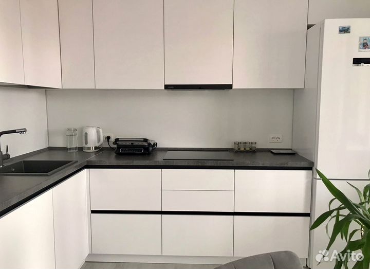 Кухня в потолок на заказ