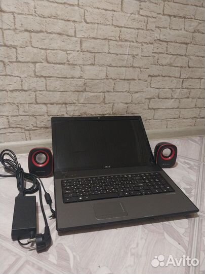 Большой 17.3 дюйма, 4 ядра, 6Гб оперы