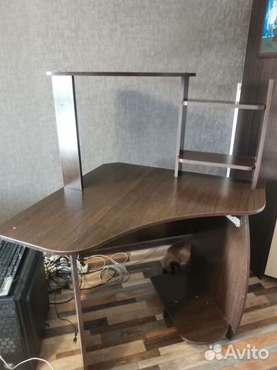 Компьютерный стол