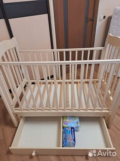 Детская кроватка с матрасом