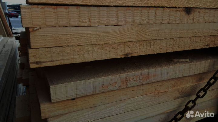 Прочные доски из сосны для надежных конструкций