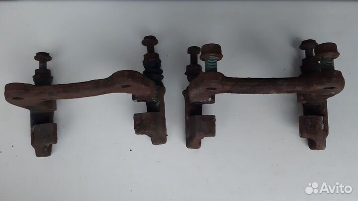 Скоба заднего суппорта Passat B5 Audi A4 A6 c5