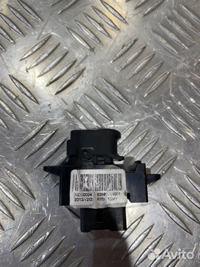 Кнопка стеклоподъемника передняя правая Hyundai