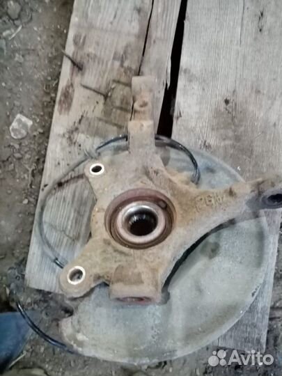 Mitsubishi Colt правый поворотный кулак