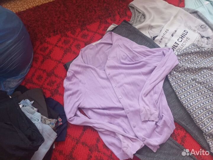 Отдам бесплатно одежду 52 размер