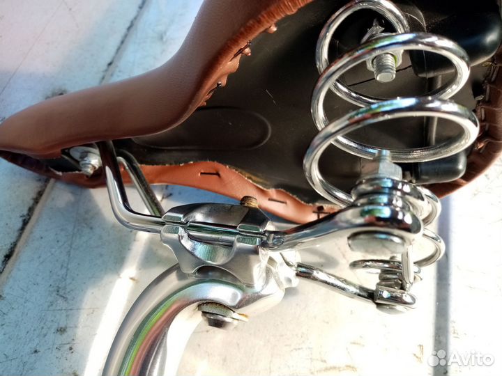 Седло, сиденье для велосипеда с подседельным