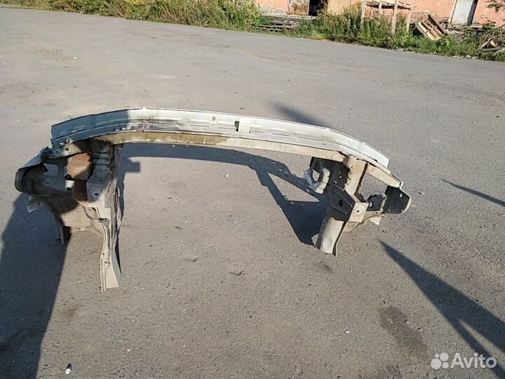 Передния часть Renault Symbol 2