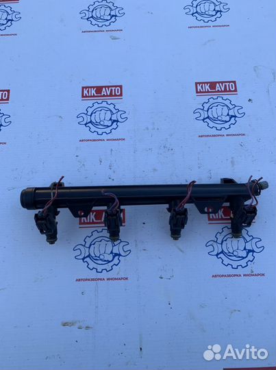 Топливная рампа с форсунками Volkswagen Golf 1.4