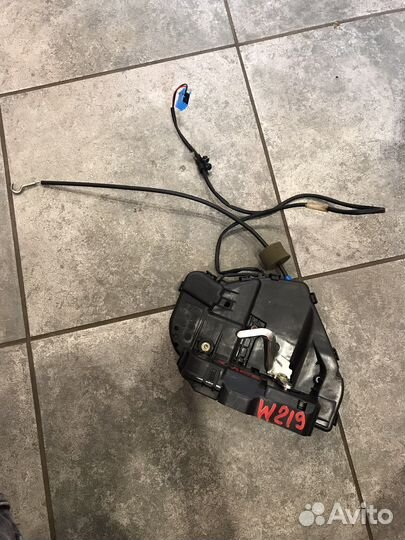 Замок задний левый мерседес w219