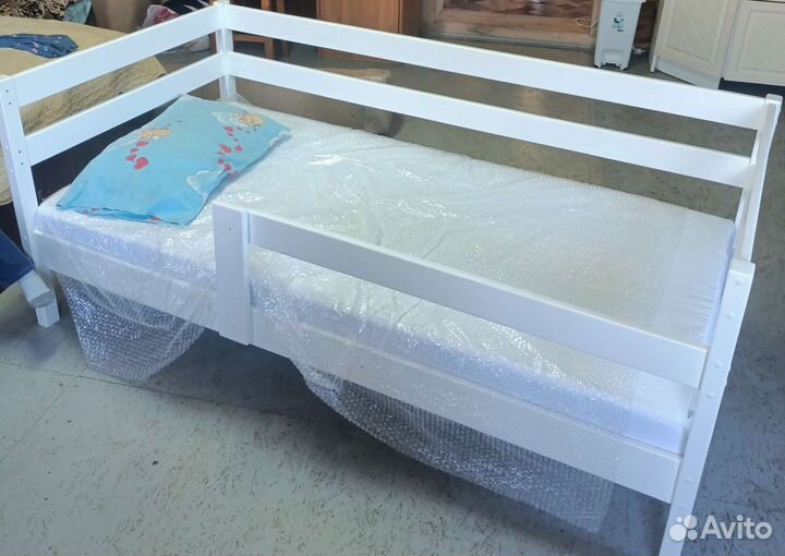 Детская кроватка из массива сосны