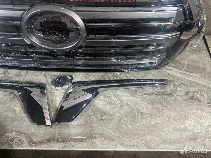 Решетка радиатора Toyota Land Cruiser 200 2015