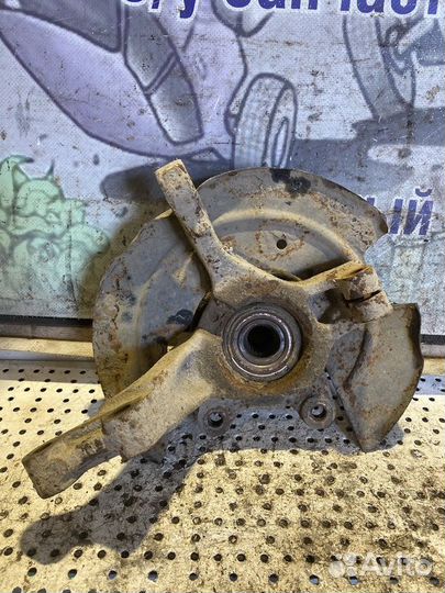 Кулак поворотный передний правый Renault Logan