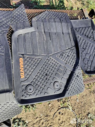 Автомобильные коврики резиновые