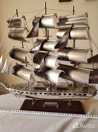 Модель парусного корабля