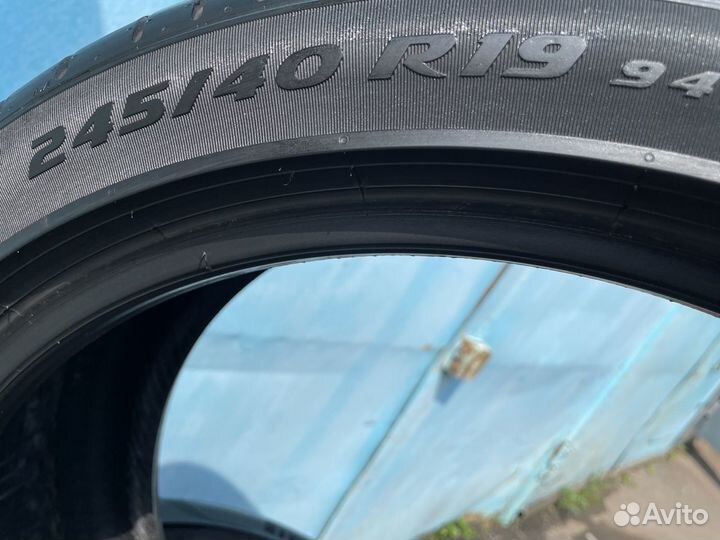 Pirelli P Zero PZ4 245/40 R19 94W