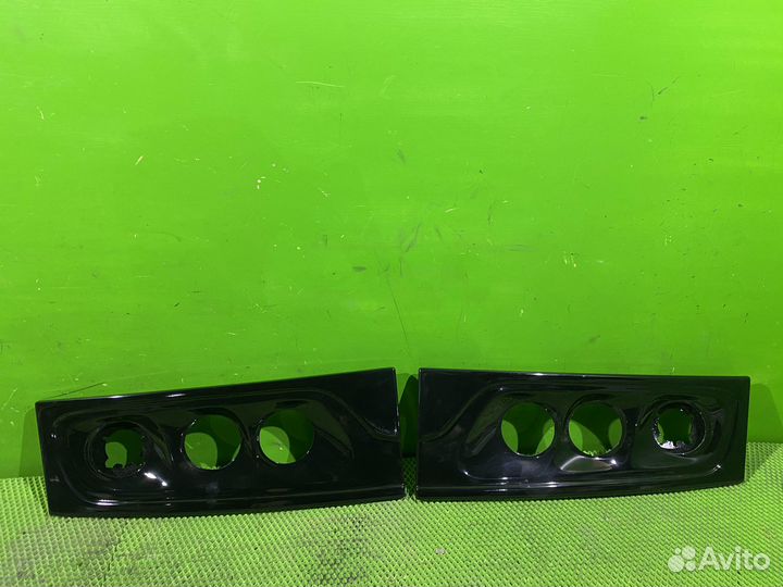 Облицовка фар правая паз 32053 рестайлинг
