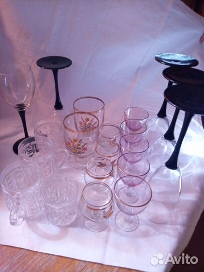 Настенная тарелка и разная посуда