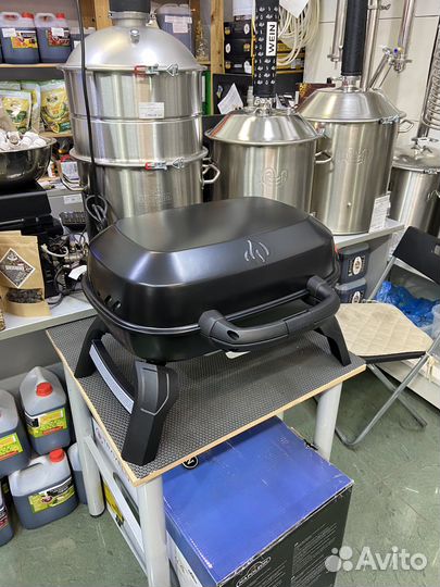 Портативный газовый гриль Napoleon TravelQ 240