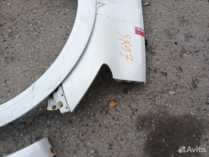 Переднее крыло левое правое Infiniti QX56/QX80