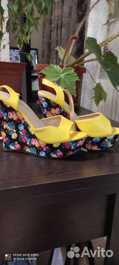 Босоножки женские