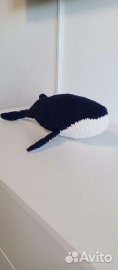 Вязаная игрушка кит
