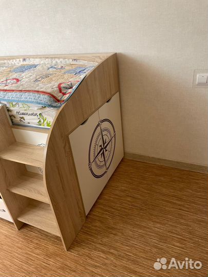 Детская кровать чердак со столом и шкафом бу