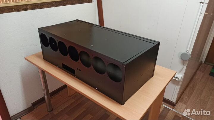 Закрытый корпус для майнинга на 12 карт