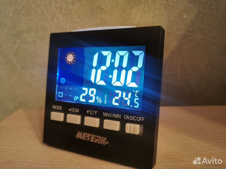 Электронные часы с термометром