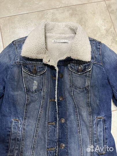 Джинсовая куртка stradivarius с мехом