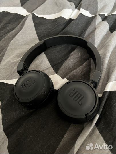 Беспроводные наушники jbl