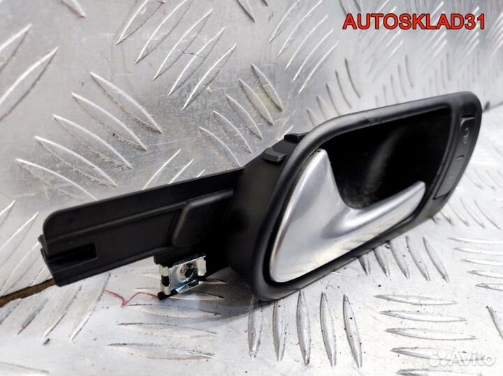 Ручка двери передней внутренняя левая VW Golf 5