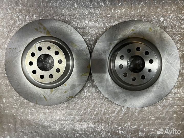 Диск тормозной передний Volkswagen Passat 2010