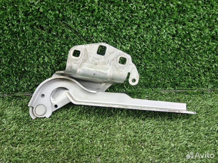 Петля капота правая Volkswagen Passat CC 3CZ