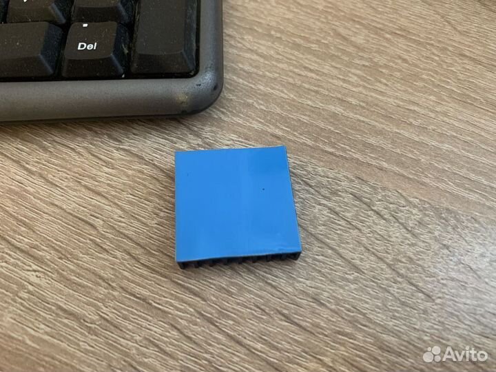 Радиатор 30х30х8мм новый