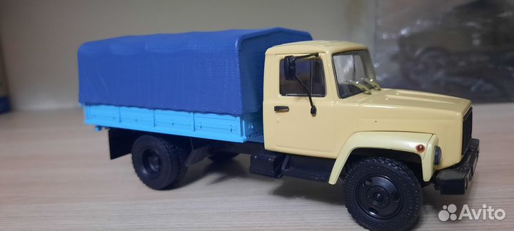 Модель грузовика 1/43 газ 33073 аист