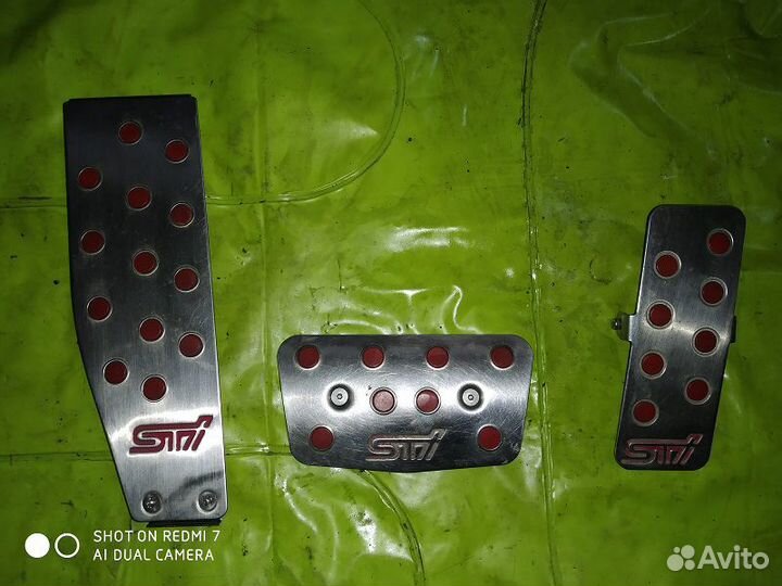 Накладки STI на педали на Subaru Impreza, Forester
