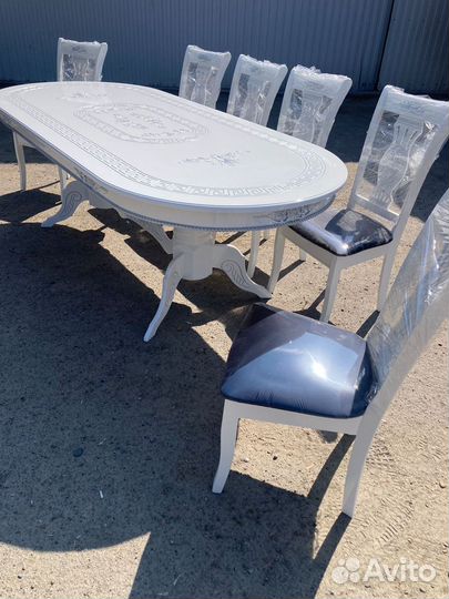 Стол и стулья versace