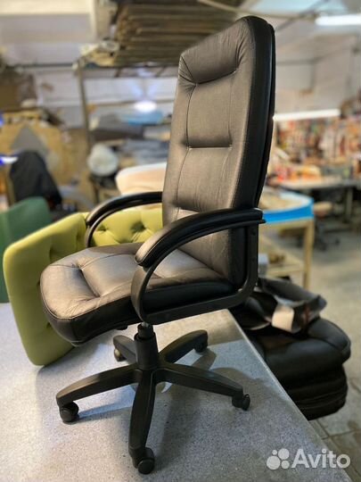Офисное кресло