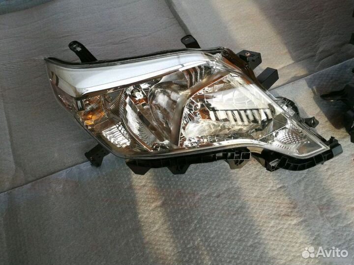 Фара Toyota Land Cruiser Prado 150