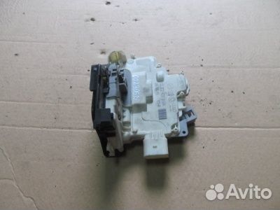 Замок двери багажника Volkswagen Passat B6