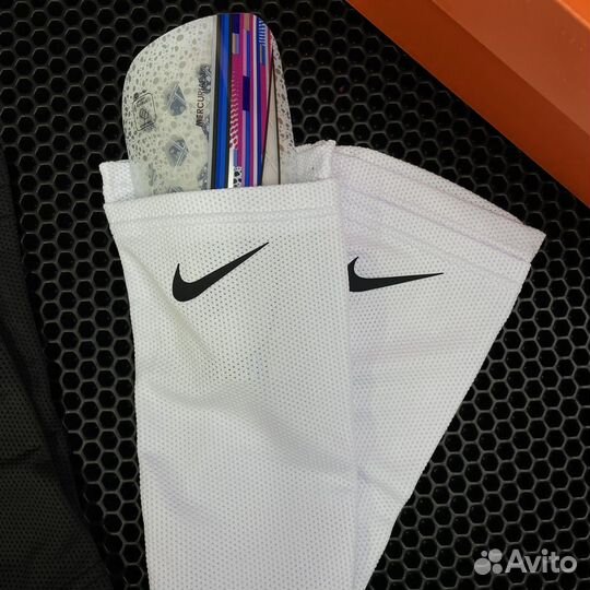 Держатели nike черные/белые для щитков