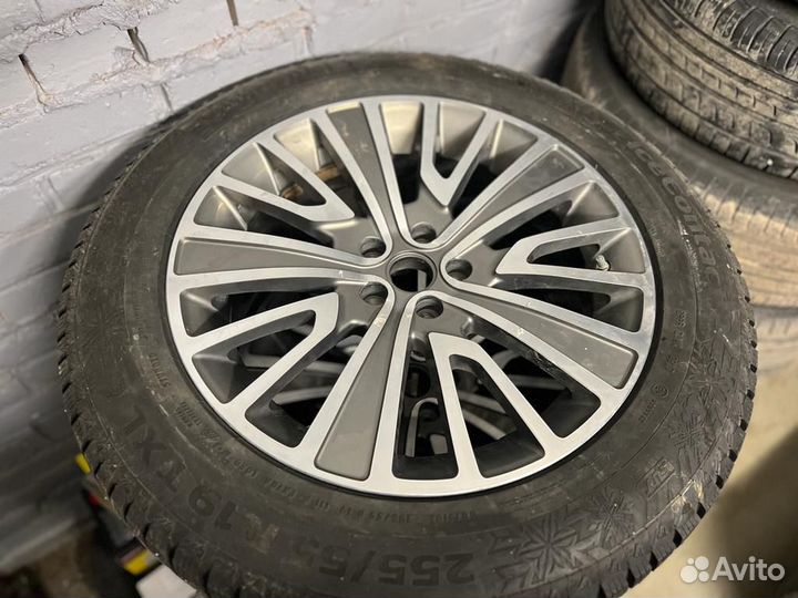 Зимняя резина с дисками 255/55/ R19